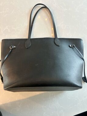 Classic Louis Vuitton Neverfull Tote Leather Handbag